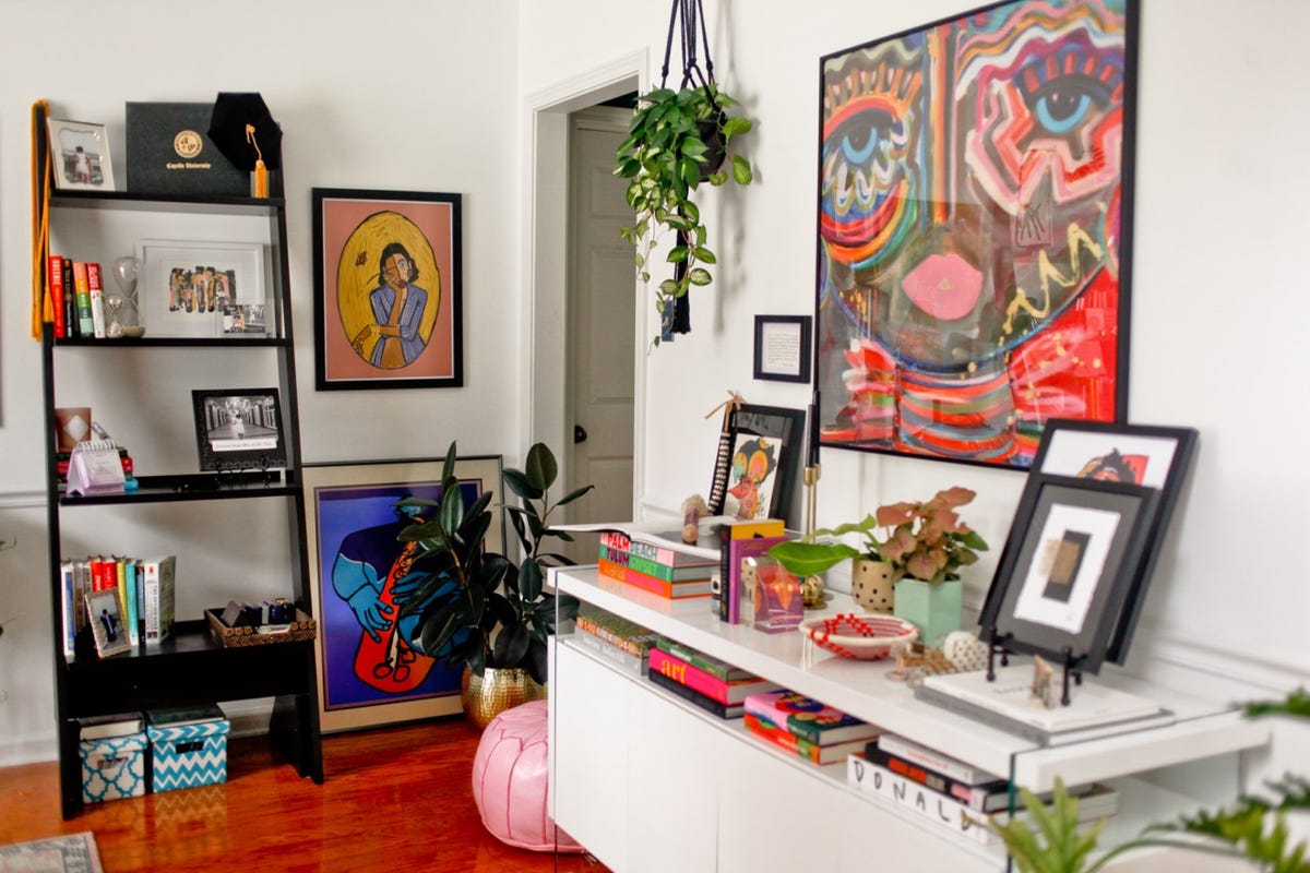 How to Pull Off the “Messy Girl” Aesthetic at Home, According to Experts