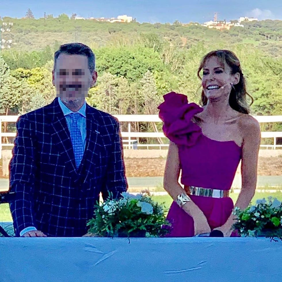 Lara Dibildos como maestra de ceremonias