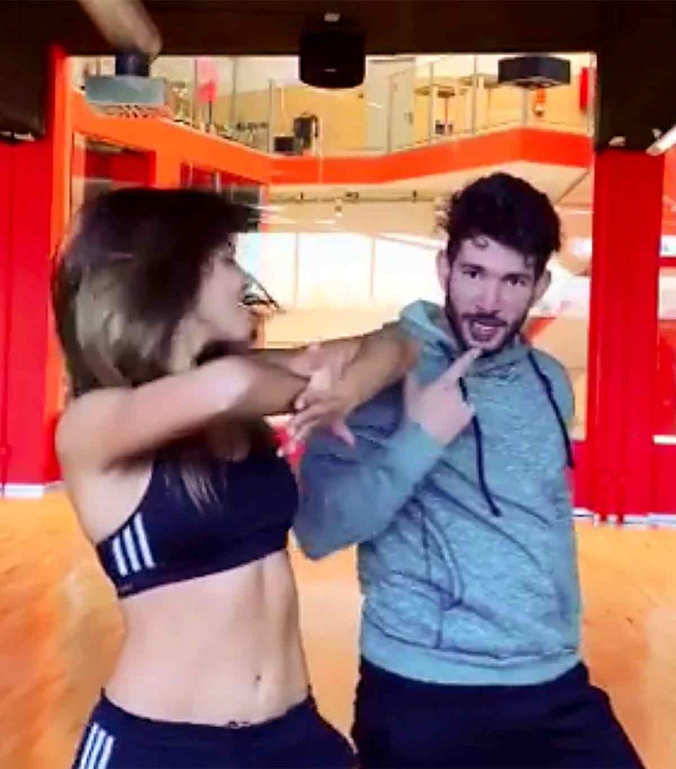 Lara Álvarez y Dani Miralles bailando