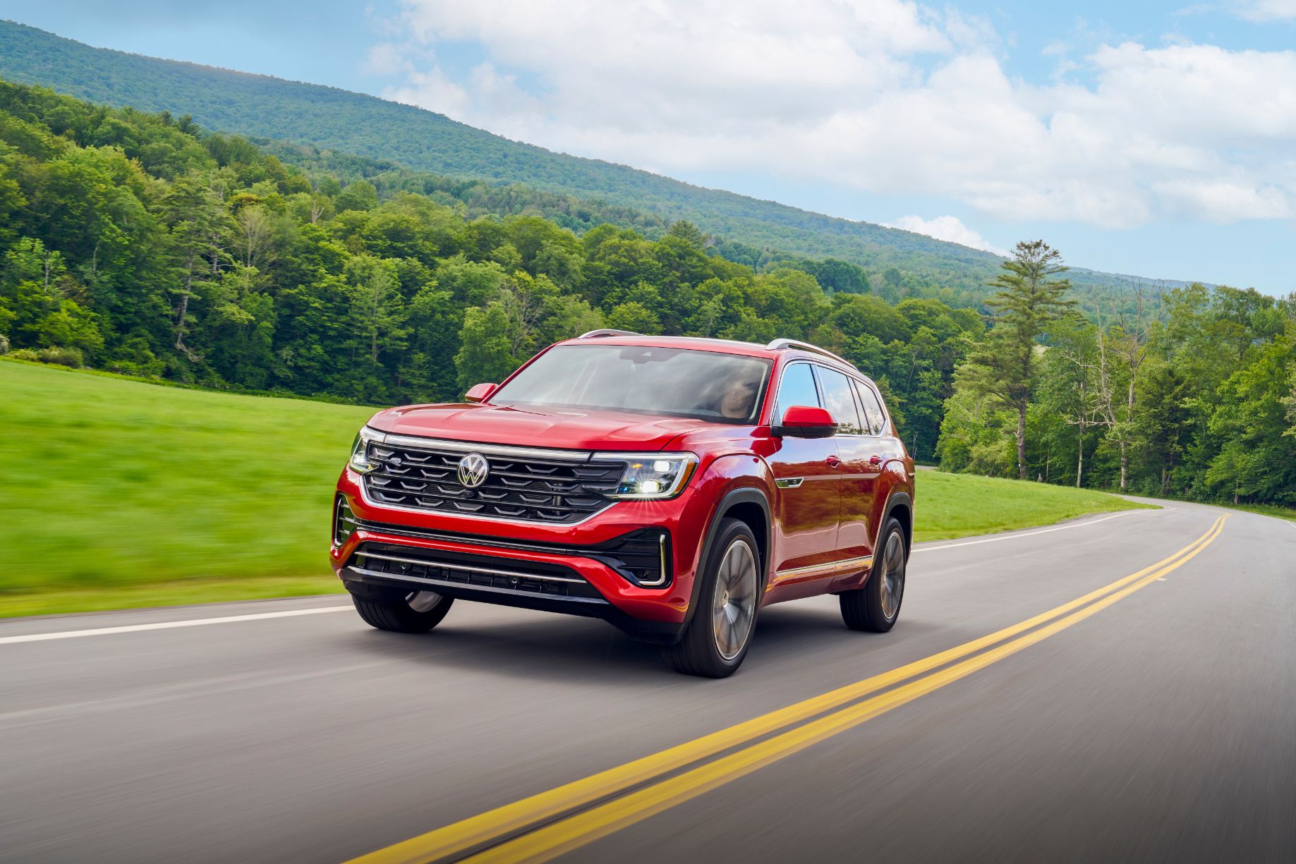 Is the 2024 VW Atlas Cross Sport a BETTER midsize SUV than a Honda