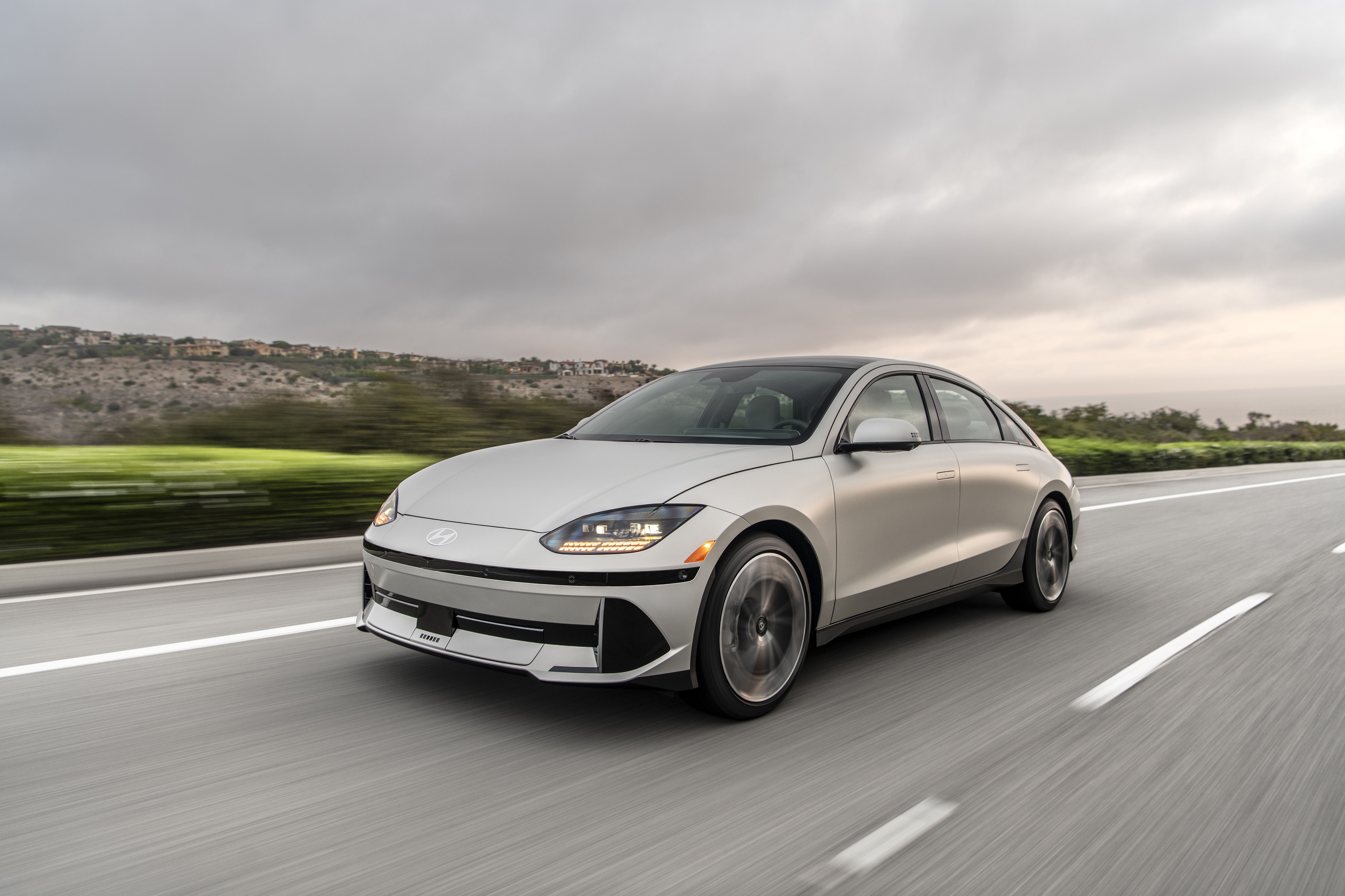 VW aims to dethrone the Tesla Model 3 with its long-ranging ID.7