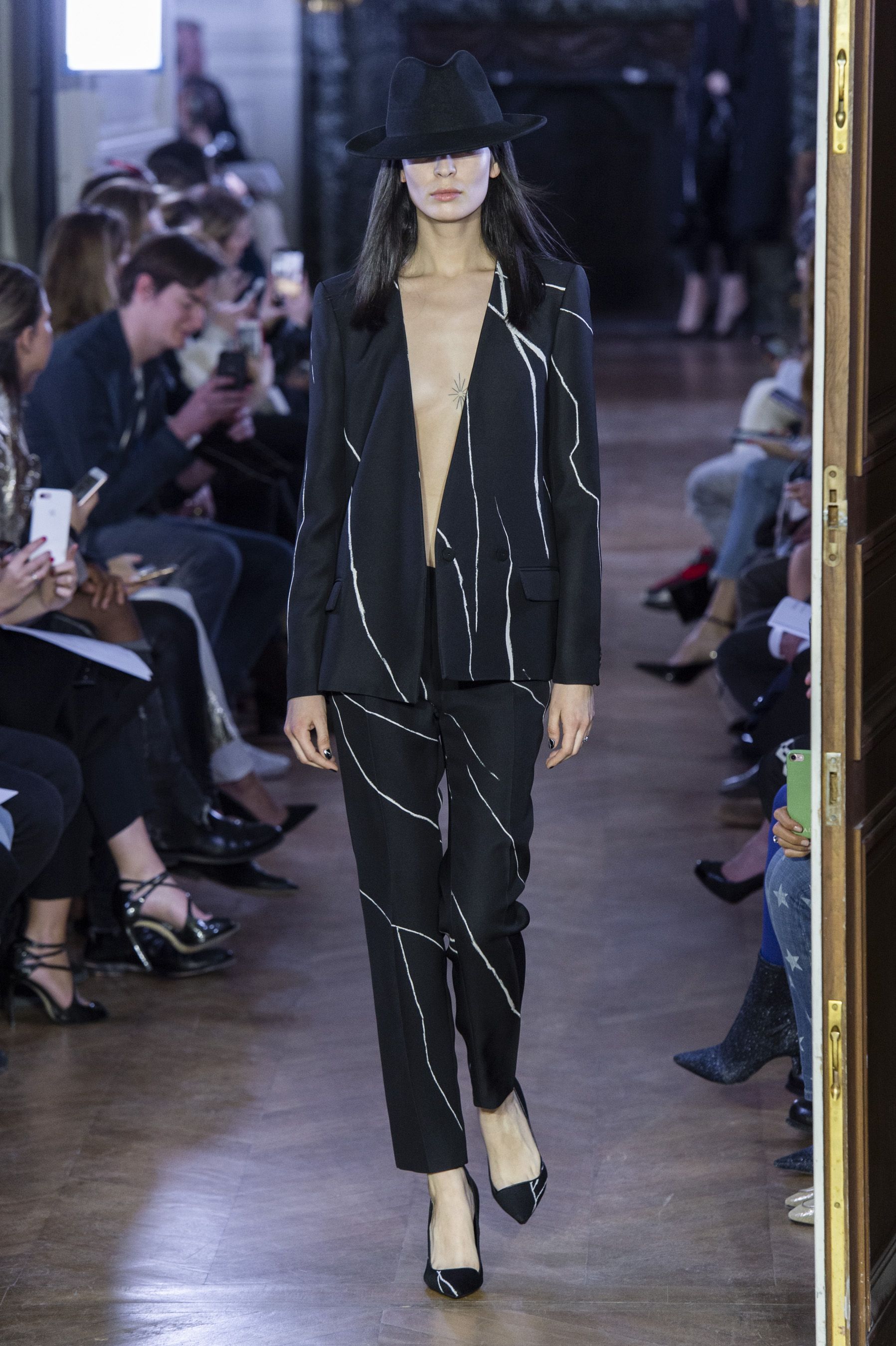 GUY LAROCHE（ギ ラロッシュ）｜2019秋冬NY、ロンドン、ミラノ