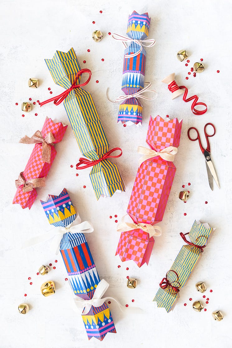 diy christmas gifts, christmas poppers with ribbons