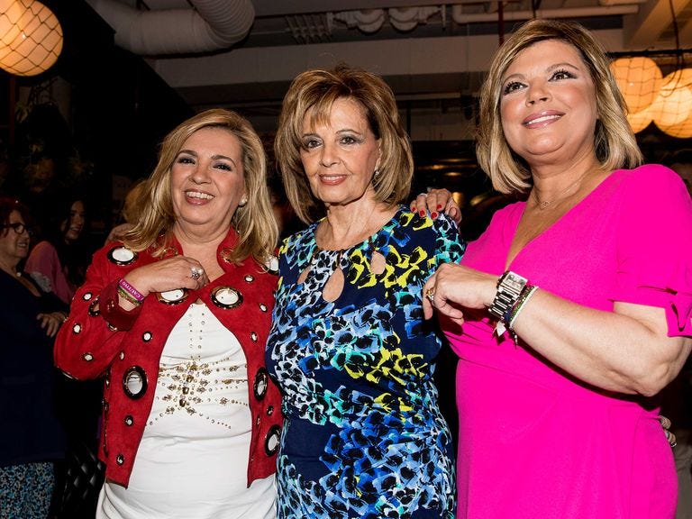 terelu campos carmen borrego y su madre maria teresa campos posando sonriendo
