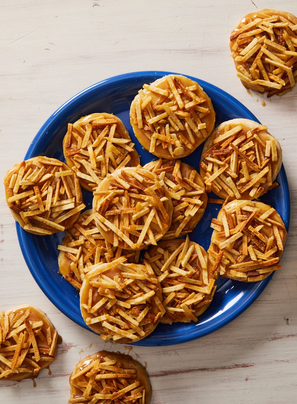 lakte cookies with toasted potato sticks and apple caramel
