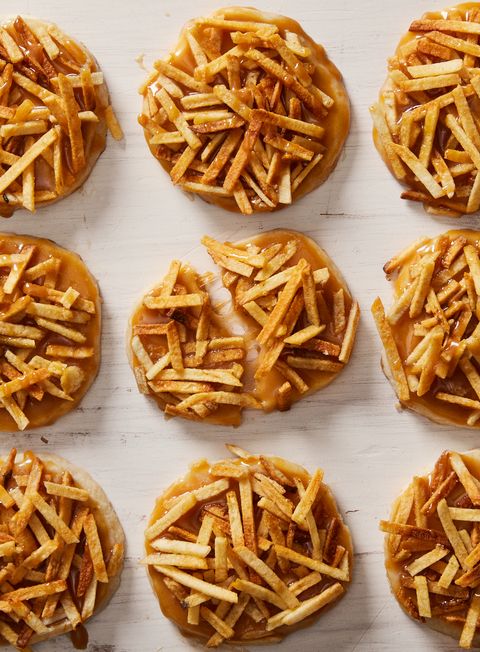 lakte cookies with toasted potato sticks and apple caramel