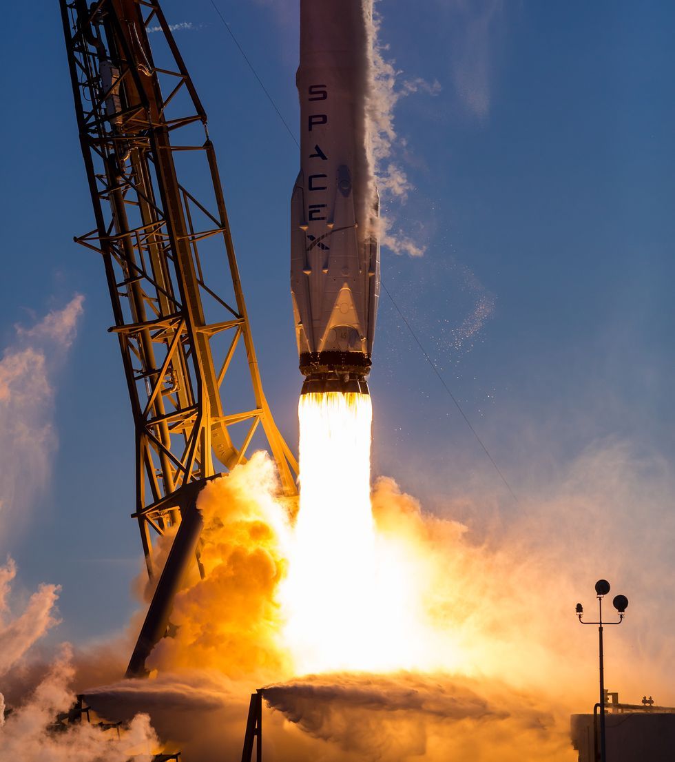How to photograph a rocket launch