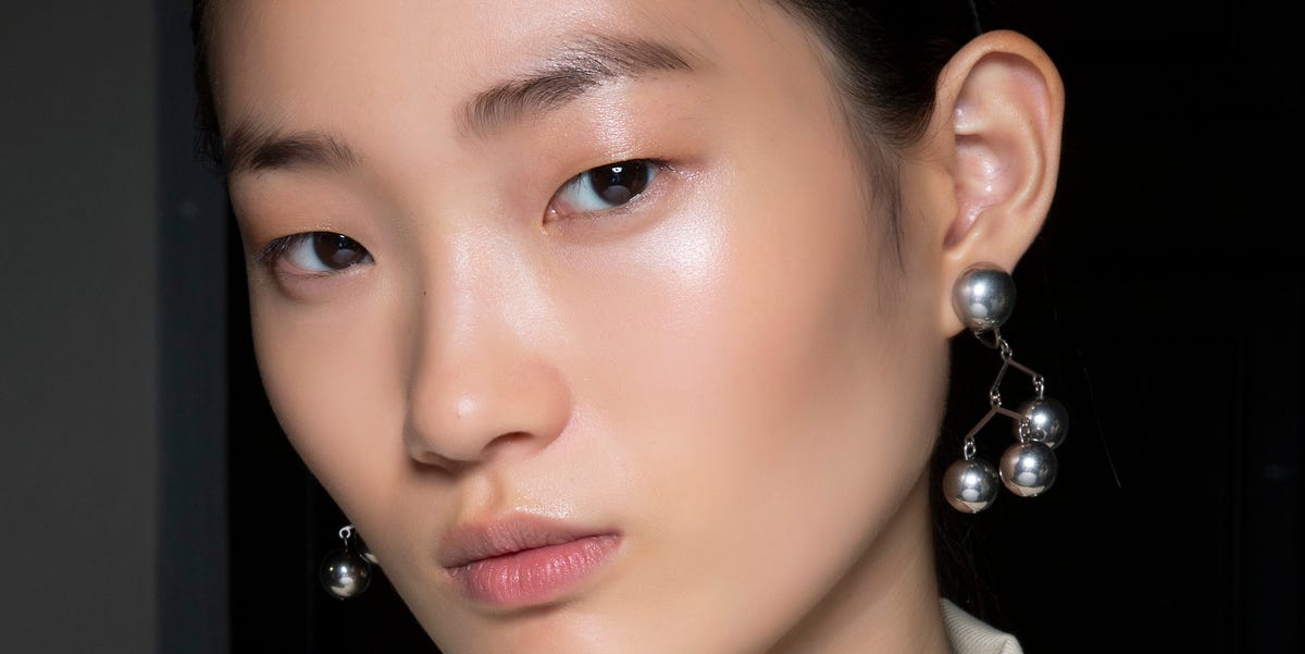 Supple Skin Starts With These Top-Rated Korean Moisturizers