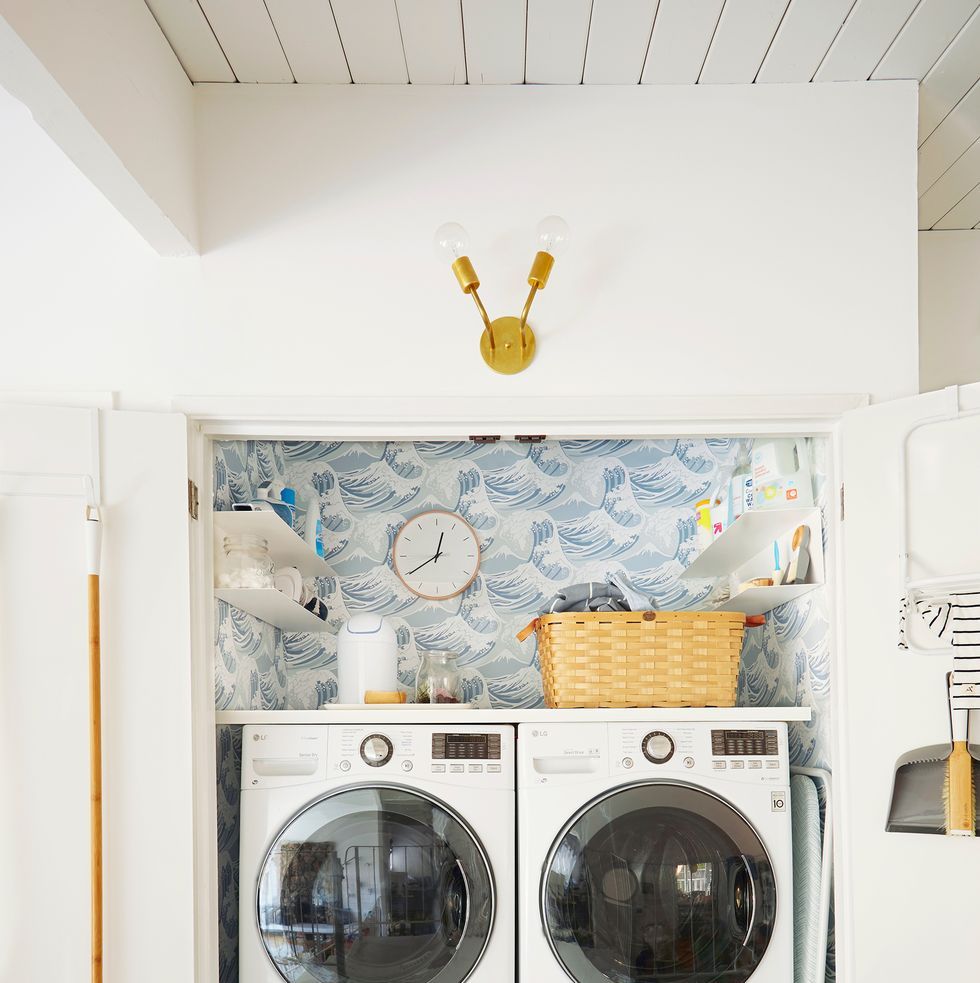 https://hips.hearstapps.com/hmg-prod/images/laundry-organization-ideas-design-by-emily-henderson-old-laundry-room-photo-by-tessa-neustadt-for-ehd-2-1574179933-6436ffc06aae5.jpg?crop=1.00xw:0.669xh;0,0.138xh&resize=1200:*