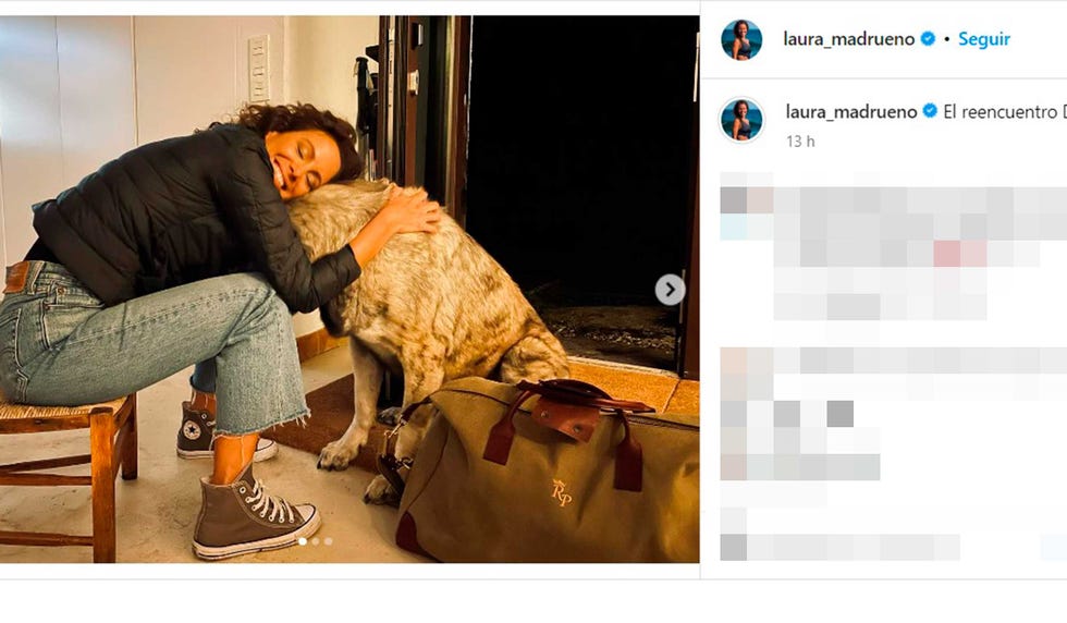 laura madrueño, tras regresar de 'supervivientes', con su mascota
