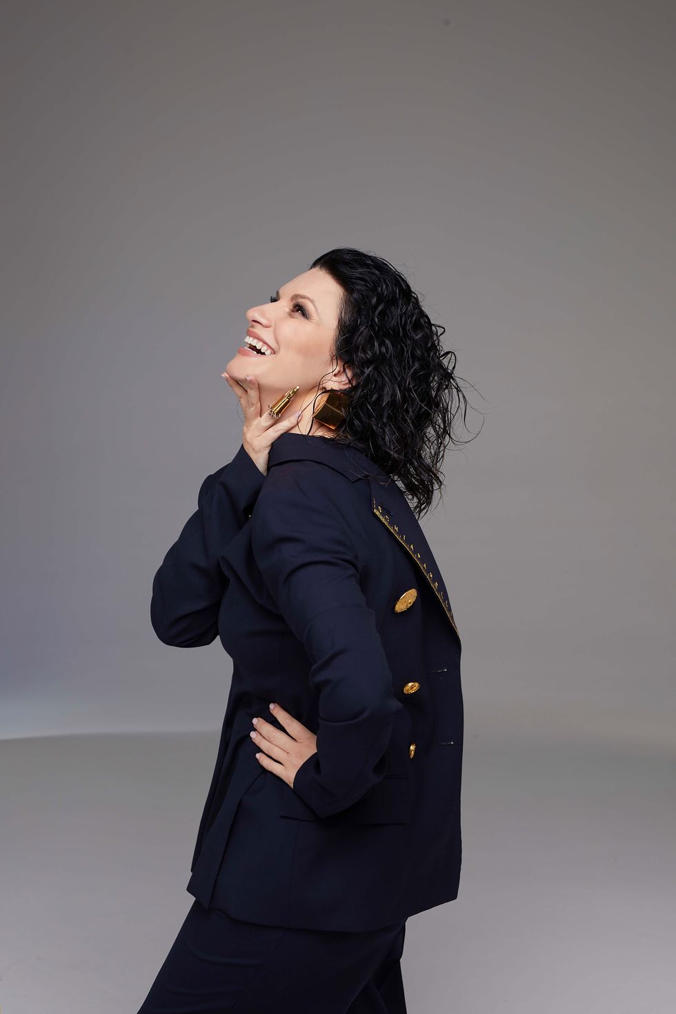 la cantante laura pausini celebra su treinta aniversario sobre los escenarios