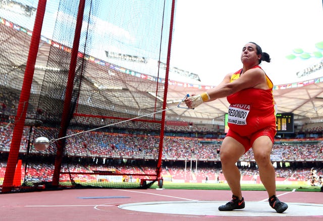 laura redondo lanza el martillo en el mundial de atletismo de pekín 2015