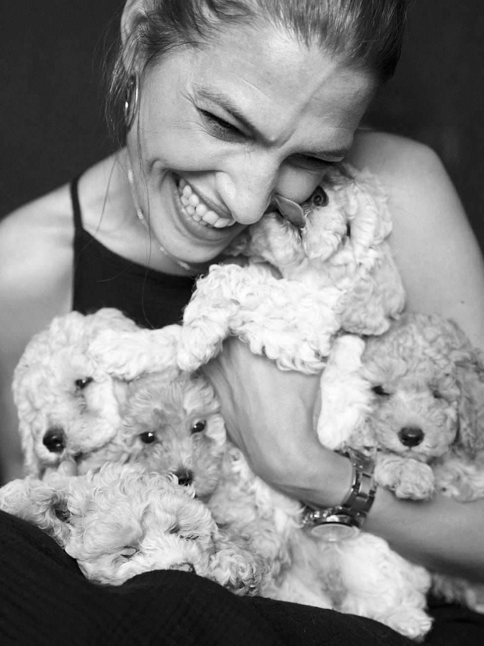 laura sánchez comparte su foto favorita en la que posa con sus perros