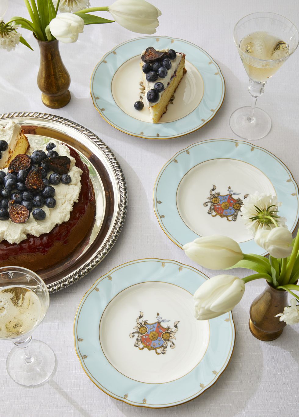 Tiffany T True Dessert Plate with a Hand-painted Gold Rim | Tiffany & Co.