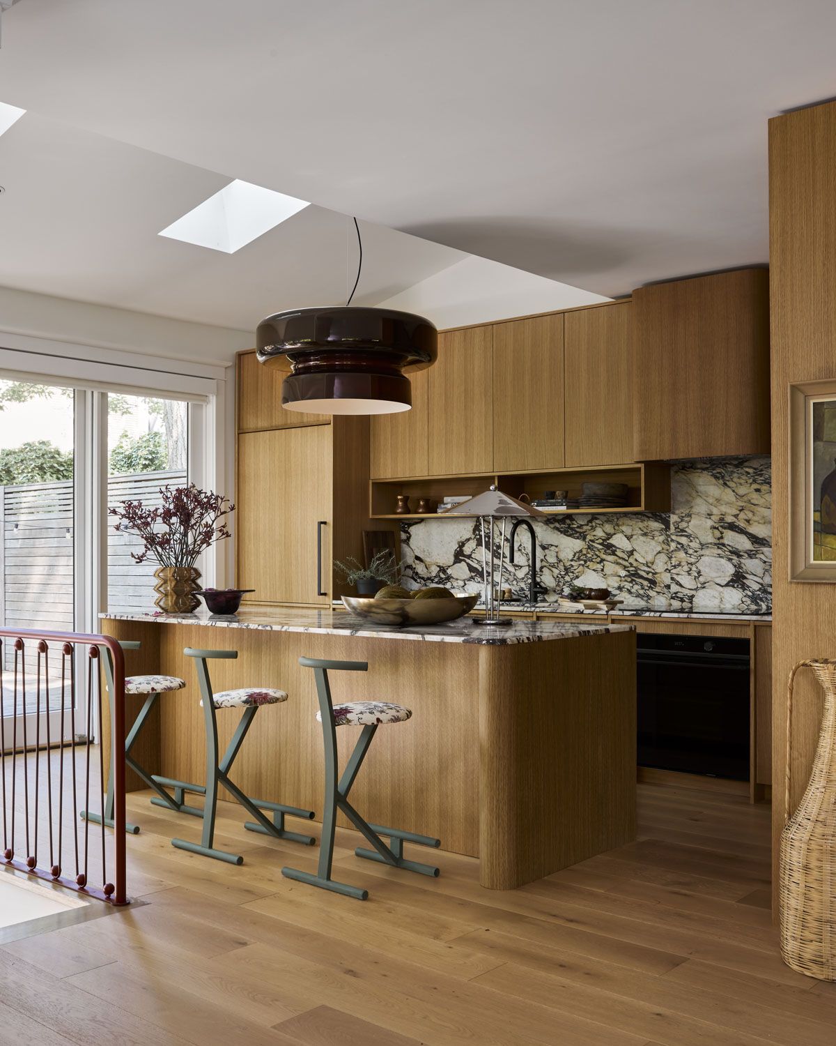 This Toronto Kitchen Is Both Calming And Dramatic   Laurenmiller Sarahbirniexbeechave 0031v1 645027a212179 