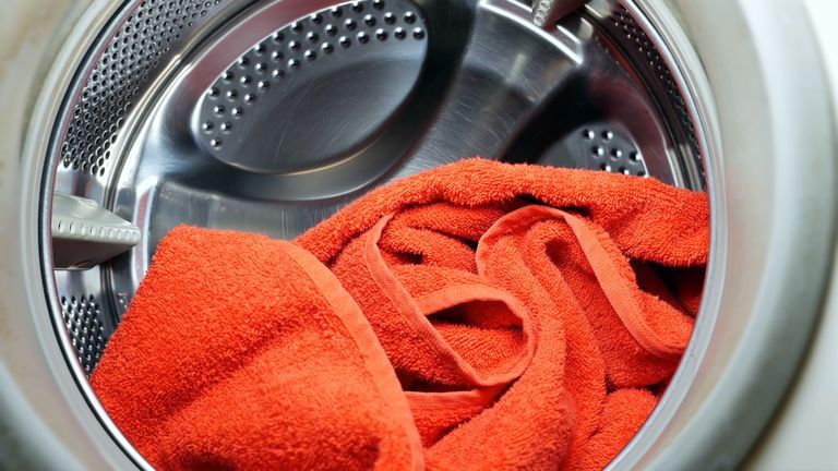 Cómo lavar toallas en la lavadora para que queden suaves y limpias?