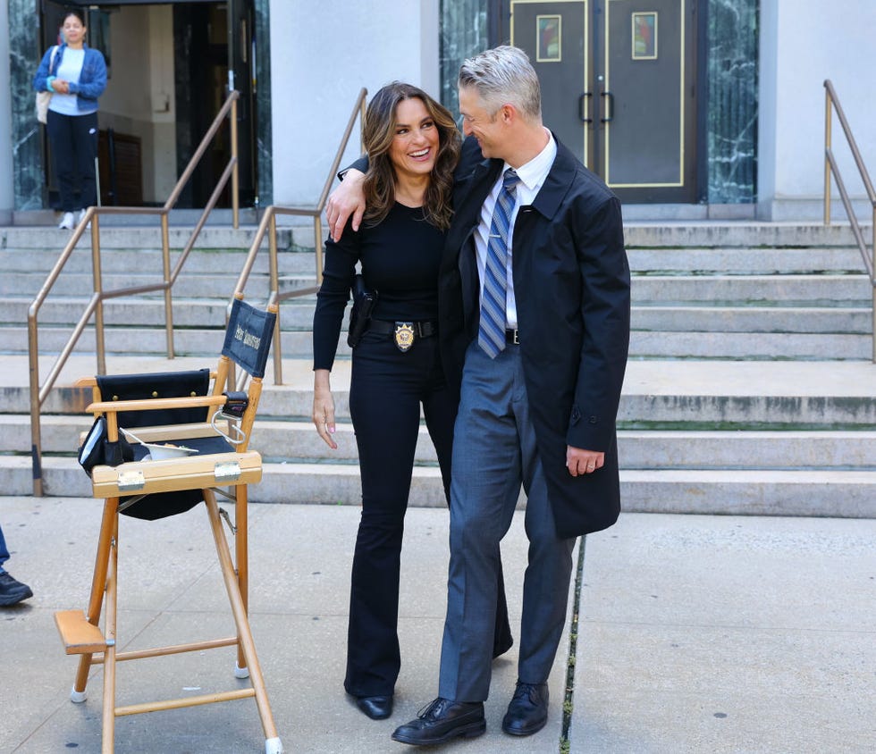 mariska hargitay and peter scanavino behind the scenes on the set of law and order special victims unit