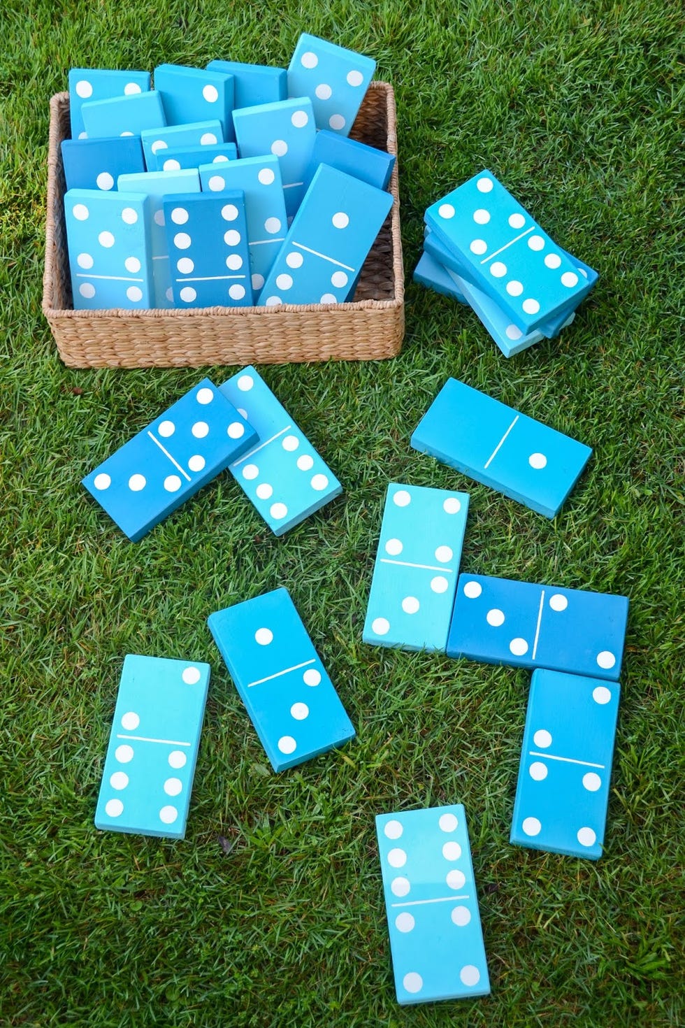 lawn dominoes small backyard wedding ideas lawn dominoes