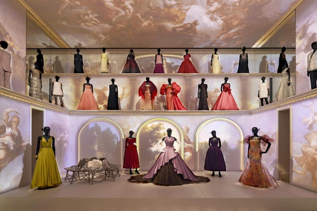 dior galerie exposición mujer