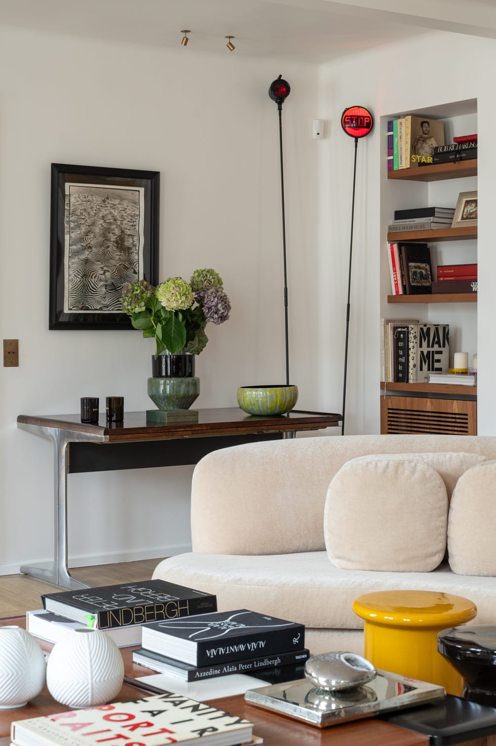 apartamento parisino con diseno atemporal, piezas vintage y atmosfera calida