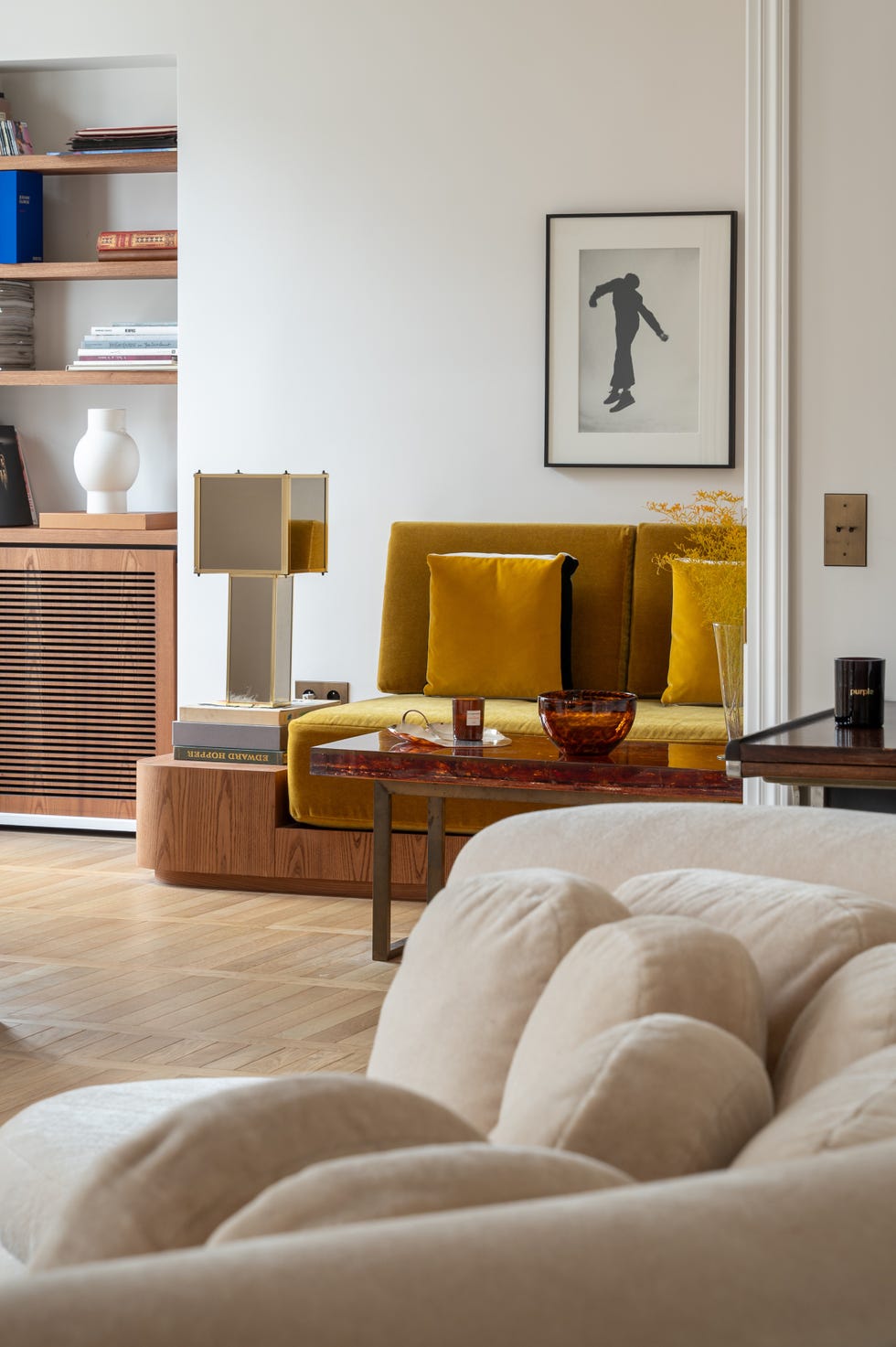 apartamento parisino con diseno atemporal, piezas vintage y atmosfera calida