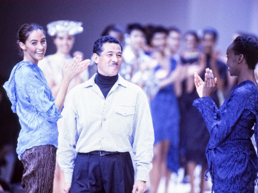 Remembering Issey Miyake's Most Iconic Runway Moments – CR Fashion Book