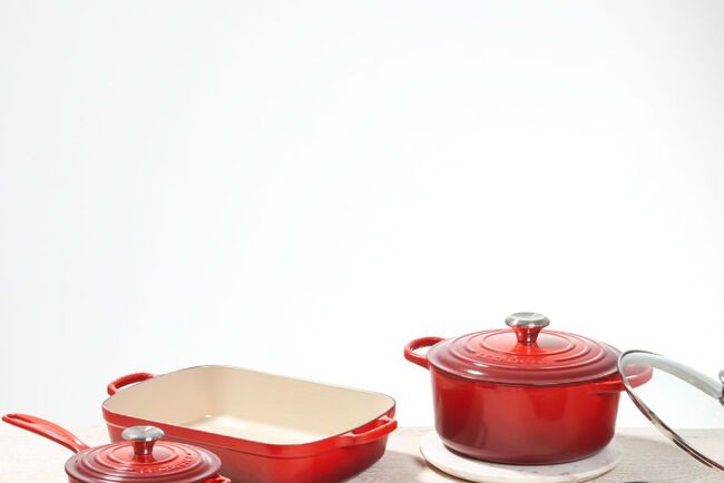 respektfuld fremstille Give Le Creuset's Winter Sale Includes Items at More Than 50% Off