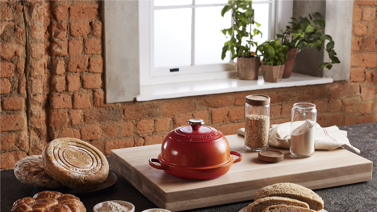 https://hips.hearstapps.com/hmg-prod/images/le-creuset-bread-oven-1647343203.png?crop=1xw:0.8431460272011453xh;center,top&resize=1200:*
