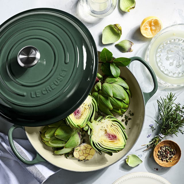 This super affordable Dutch oven gives serious LeCreuset vibes