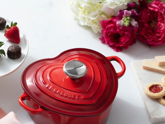https://hips.hearstapps.com/hmg-prod/images/le-creuset-valentines-day-2023-1-1674851601.png?crop=1xw:0.75xh;center,top&resize=1200:*