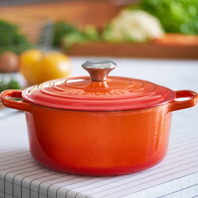 le creuset signature cast iron round casserole volcanic