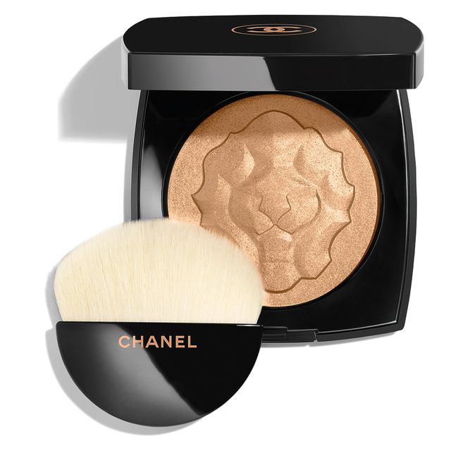 Le Lion de Chanel gold highlighter - Chanel Christmas make-up collection 2018
