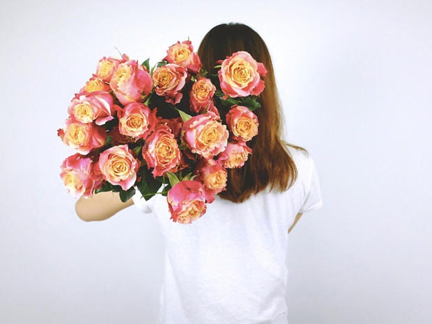 Bouquet, Petal, Flower, Cut flowers, Peach, Floristry, T-shirt, Garden roses, Flowering plant, Hybrid tea rose, 