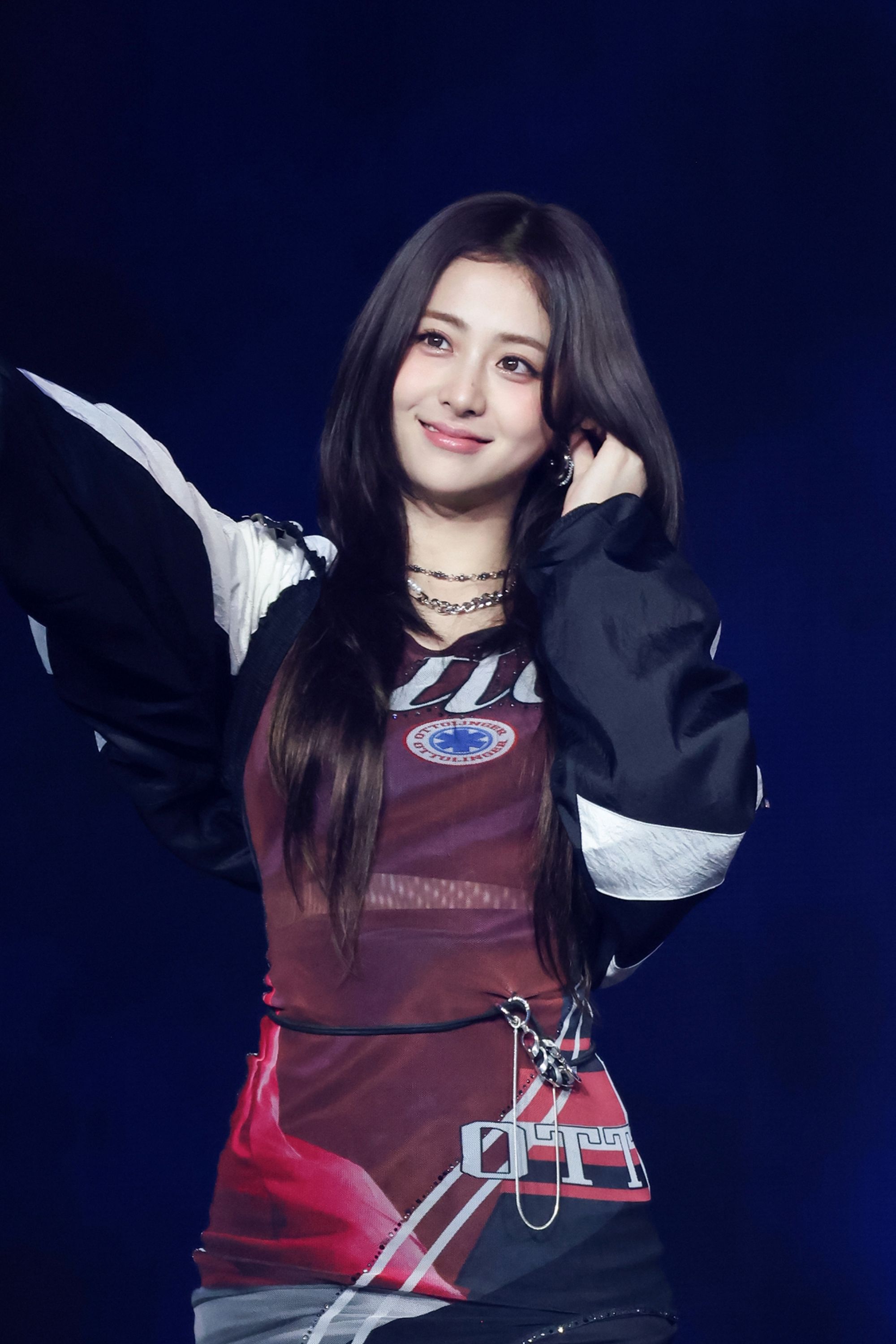 Weverse Con Festival ルセラ ユニフォーム 新品未使用 LE SSERAFIM ルセラフィム weverse con ユニフォーム - メルカリ