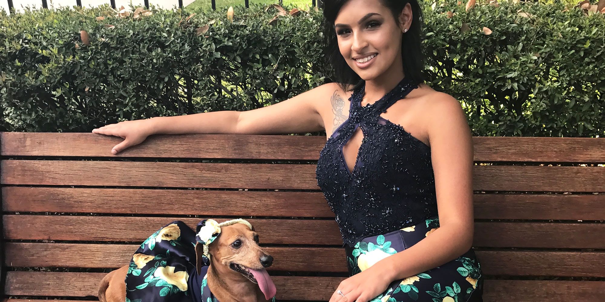 This Girl Made Her Dachshund a Matching Prom Dress and Its the Only Prom Story You Should Care About bild Foto