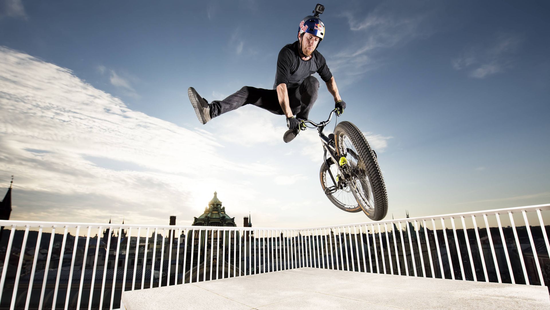 Freestyle bmx, Cycle sport, Extreme sport, Vehicle, Bmx bike, Cycling, Sky, Bicycle, Recreation, Bicycle motocross, 