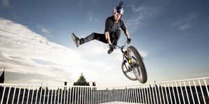 Freestyle bmx, Cycle sport, Extreme sport, Vehicle, Bmx bike, Cycling, Sky, Bicycle, Recreation, Bicycle motocross, 