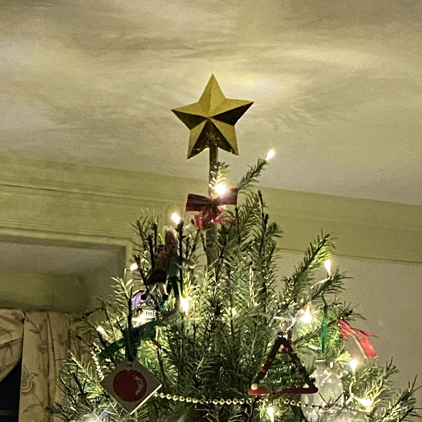 Make a Classic DIY Christmas Tree Topper