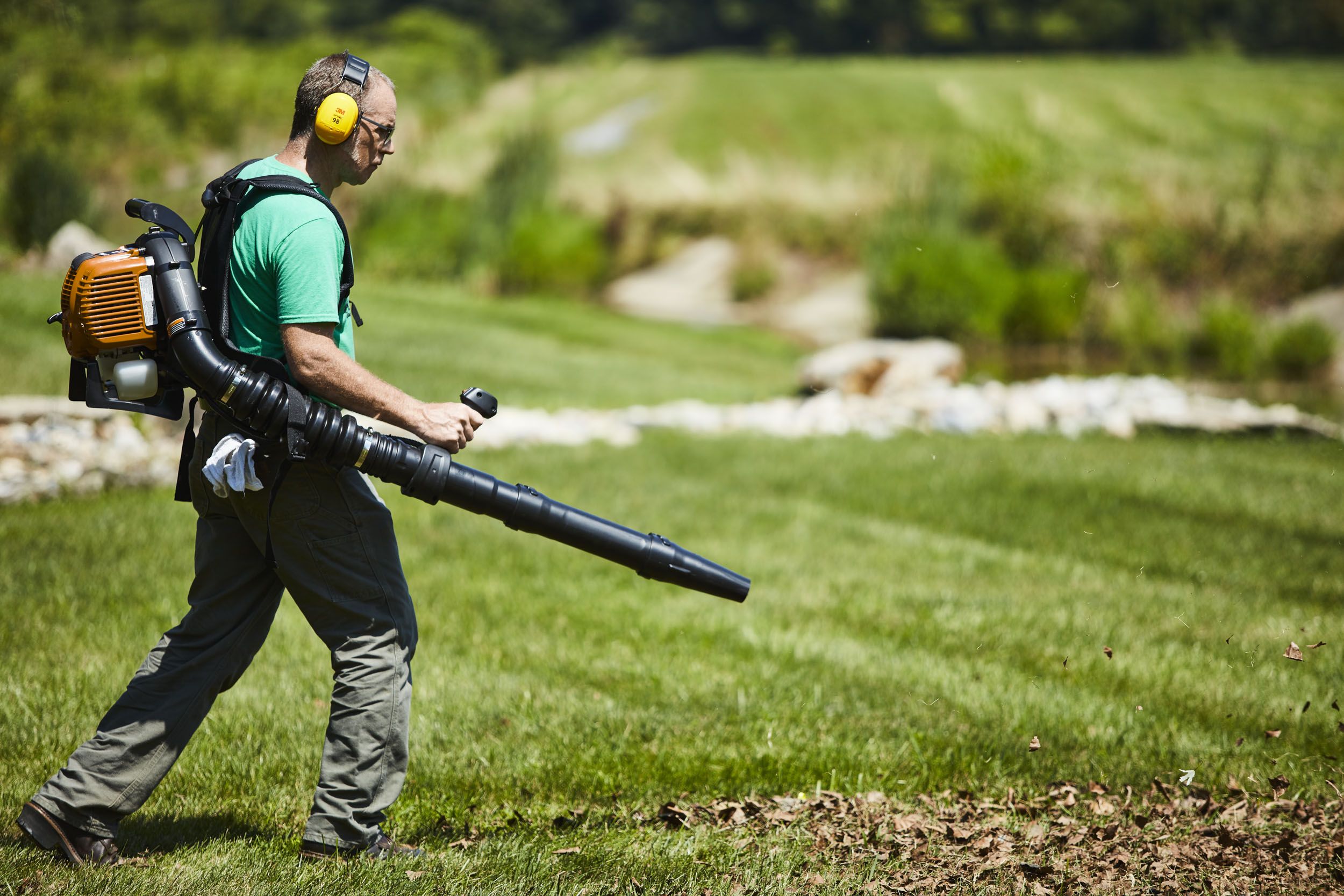 BLACK+DECKER 20-volt Max 4-cycle 80-CFM 130-MPH Battery Handheld Leaf  Blower 1.5 Ah (Battery and Charger Included) in the Leaf Blowers department  at