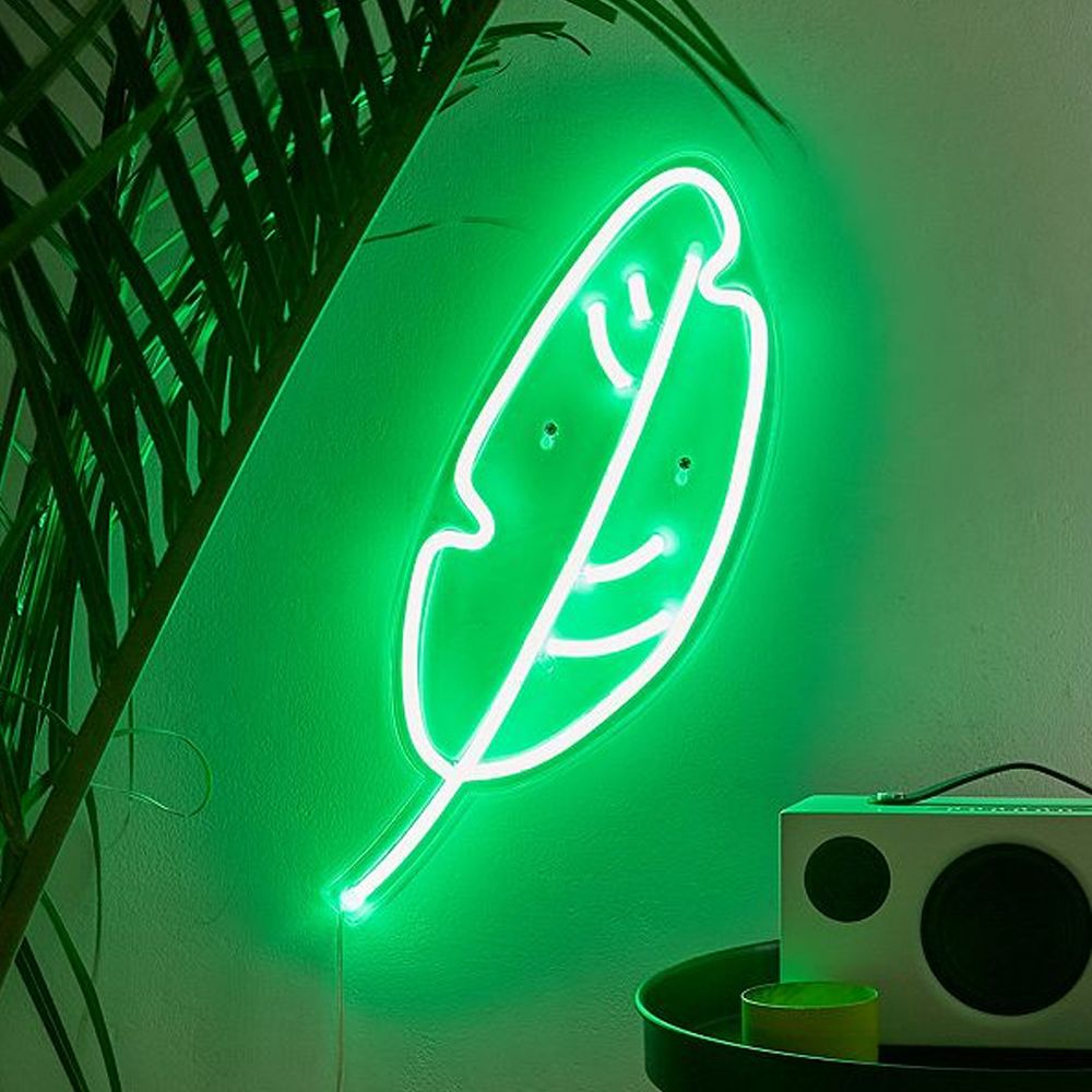 Green, Neon sign, Neon, Visual effect lighting, Technology, Font, Signage, Graphics, Logo, 