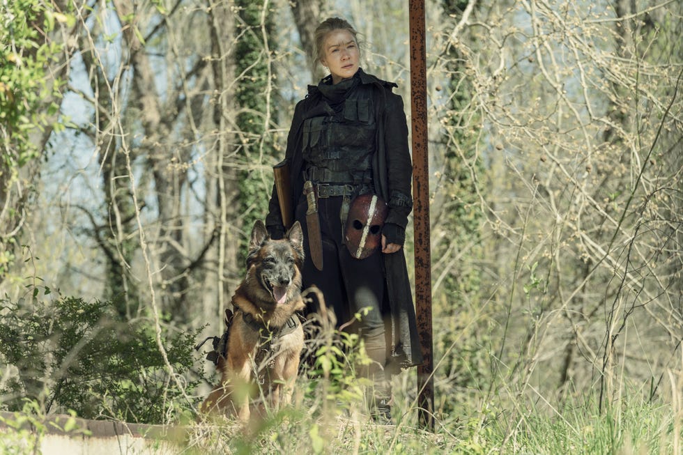 lynn collins as leah, dog, the walking dead season 11