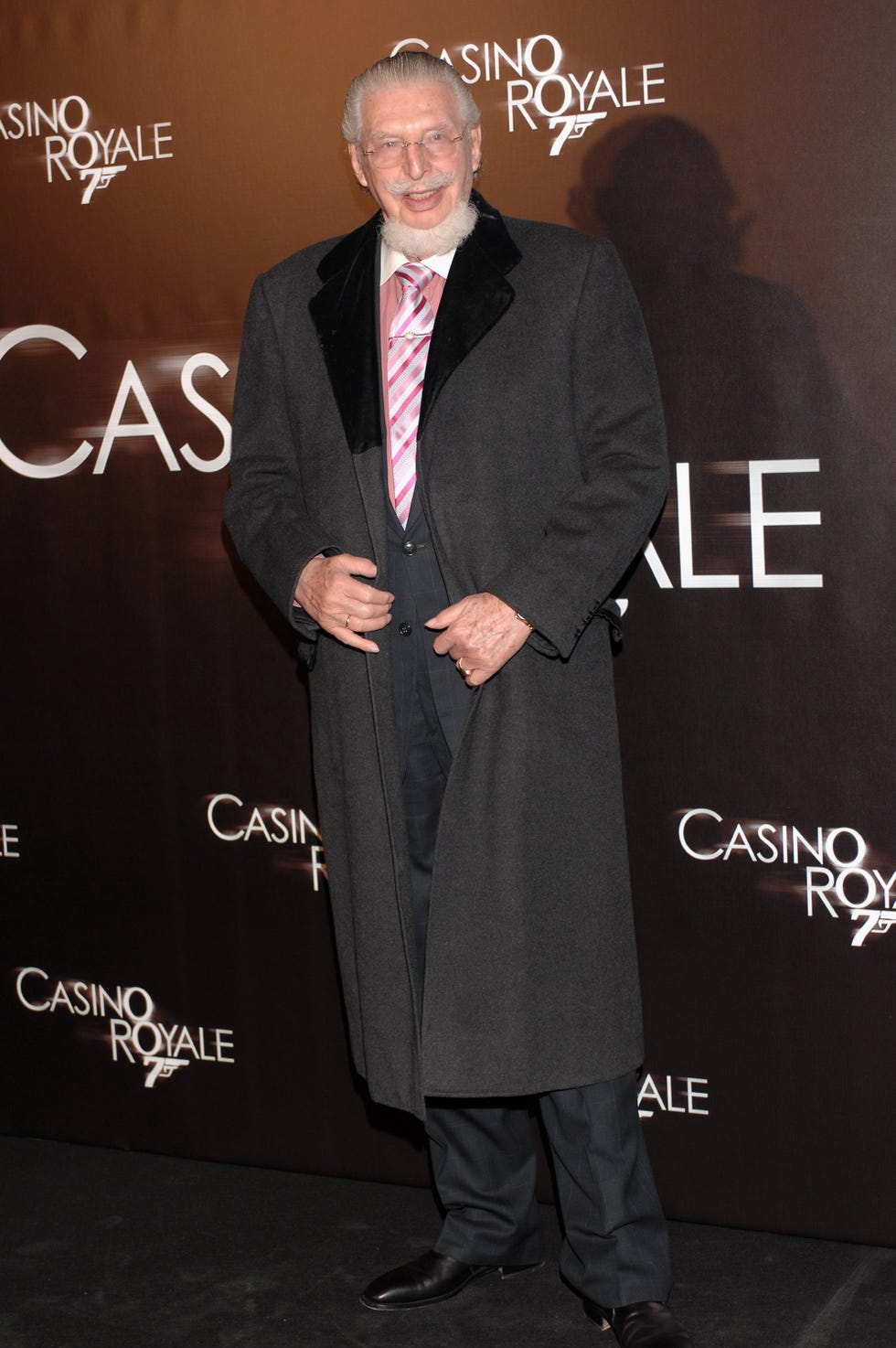 Suit, Premiere, Formal wear, Fashion, Event, Tuxedo, 