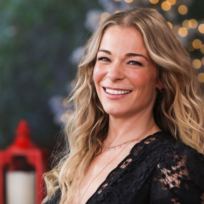 Fans Flood Leann Rimes with Support after the Singer Reveals Vocal Cord  Bleed
