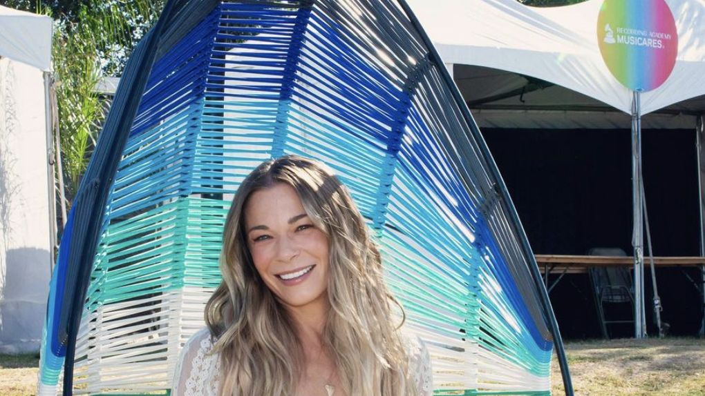 1020px x 574px - Country Singer LeAnn Rimes Just Rocked a Nearly Nude Dress That Has Fans  Going Wild