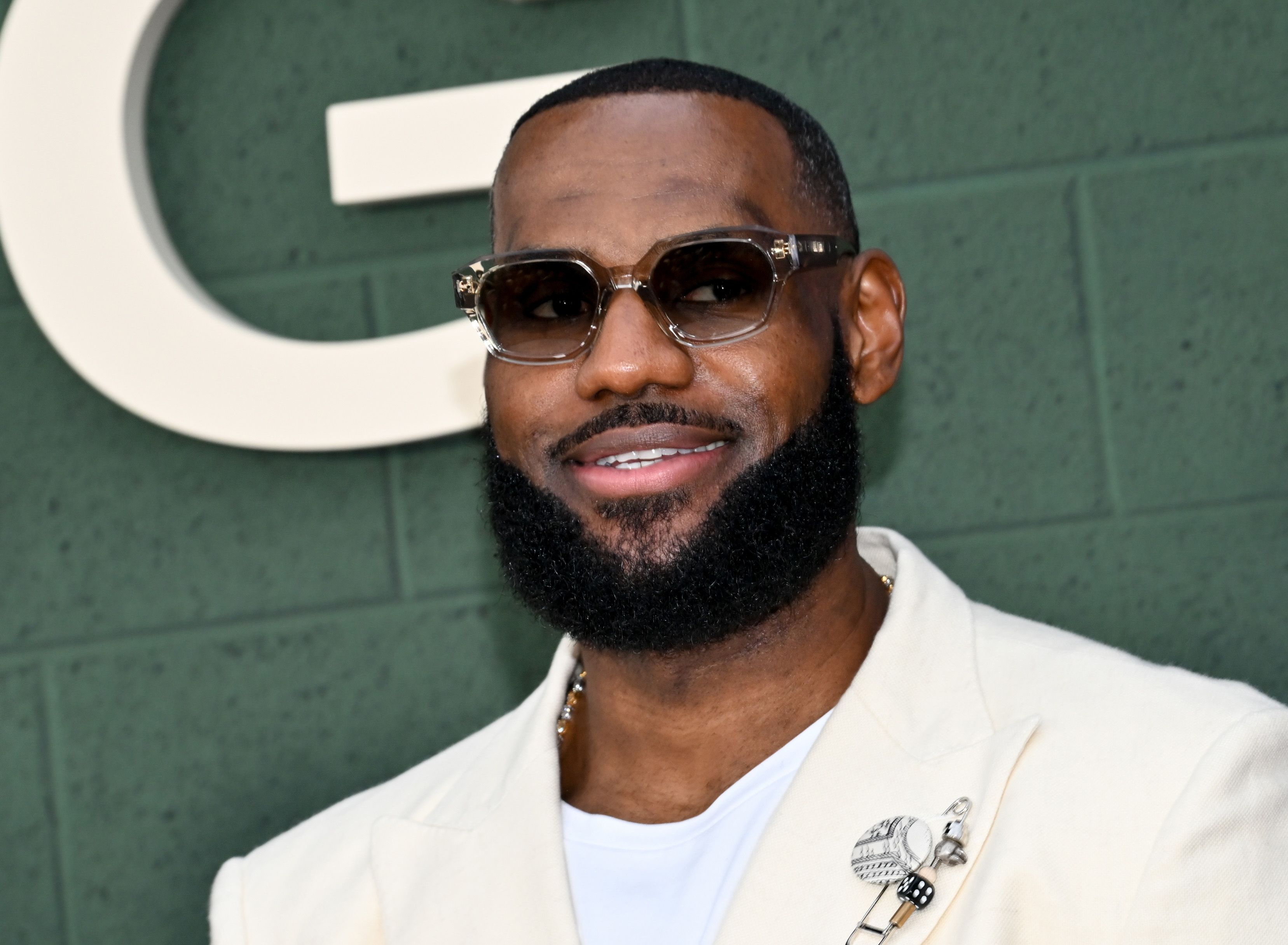 https://hips.hearstapps.com/hmg-prod/images/lebron-james-at-the-premiere-of-shooting-stars-held-on-may-news-photo-1686158518.jpg
