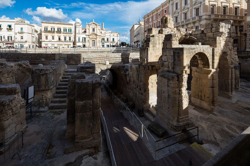 In het centraal gelegen Romeinse amfitheater van Lecce worden nog steeds voorstellingen gegeven
