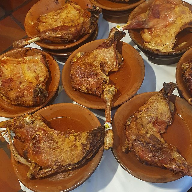lechazo de tierra de sabor, plato típico de la gastronomía castellana