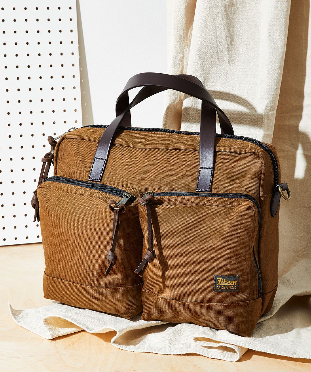 Bag, Handbag, Brown, Product, Hand luggage, Baggage, Tan, Khaki, Leather, Fashion accessory, 