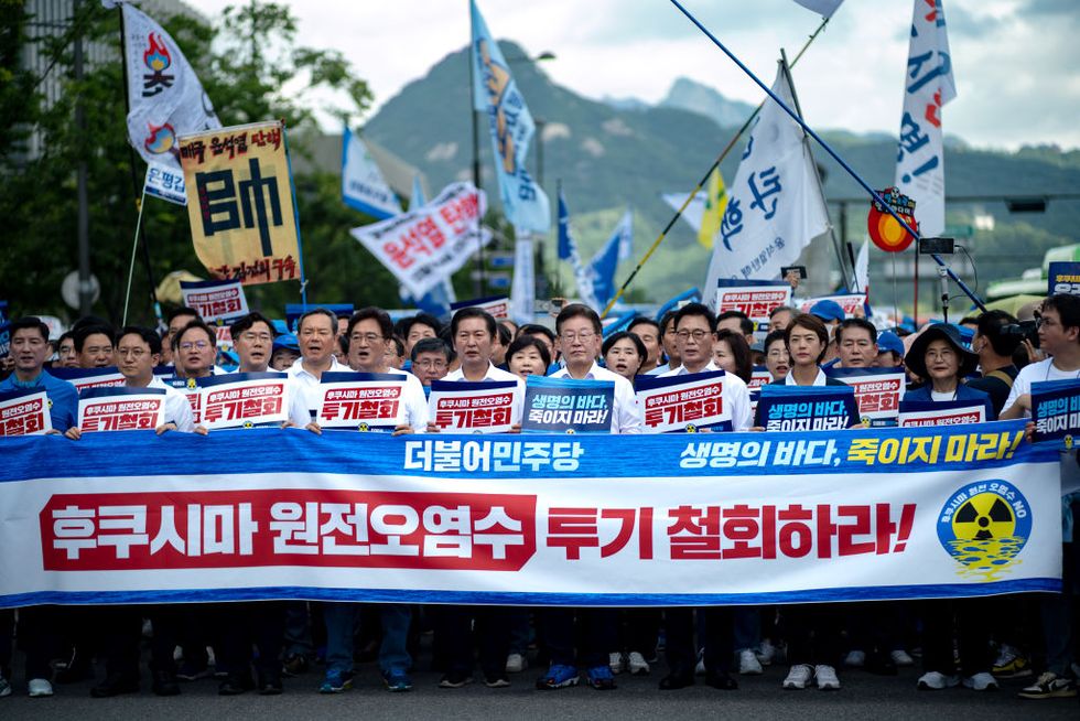 south korean democratic party rally against japan after fukushima begins releasing treated radioactive water