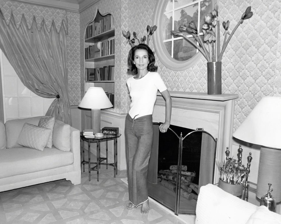 new york, ny  circa 1976 lee radziwill photographed in the living room that she personally decorated circa 1976 in new york city photo by pl gouldimagesgetty images
